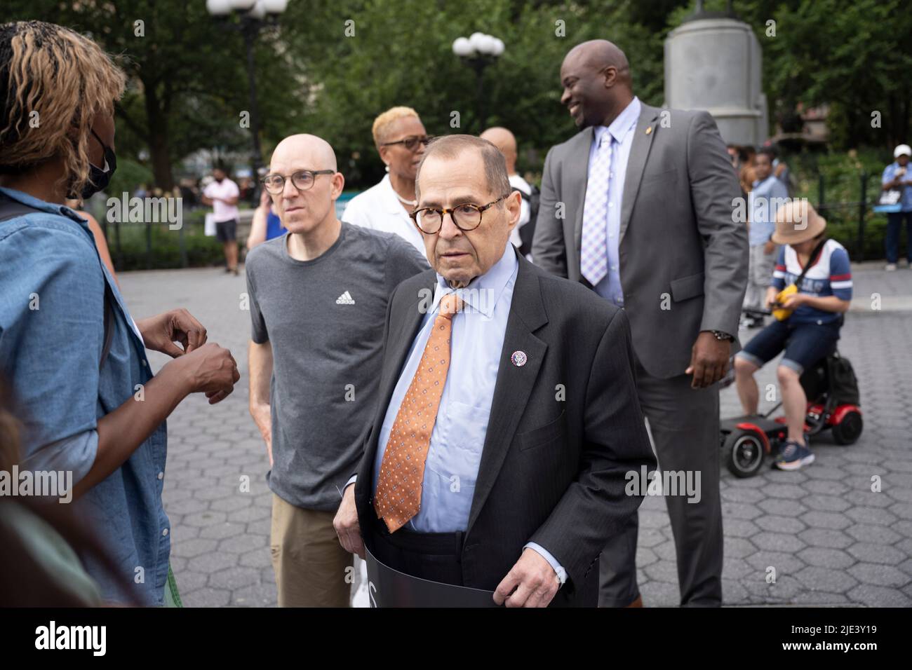 New York, New York, USA. 24.. Juni 2022. 14. Juni 2022: New York, USA: JERROLD NADLER (D-NY), der demokratische Vorsitzende des Justizausschusses des Repräsentantenhauses, protestiert spontan am Union Square für Abtreibungsrechte, nachdem der Oberste Gerichtshof der USA Row vs. Wade in einer Entscheidung aus dem Jahr 6-3, die es Staaten erlaubt, Abtreibung in der Dobbs vs. Jackson Women's Health Organization illegal zu machen, gestolbt hatte. (Bild: © Taidgh Barron/ZUMA Press Wire) Stockfoto