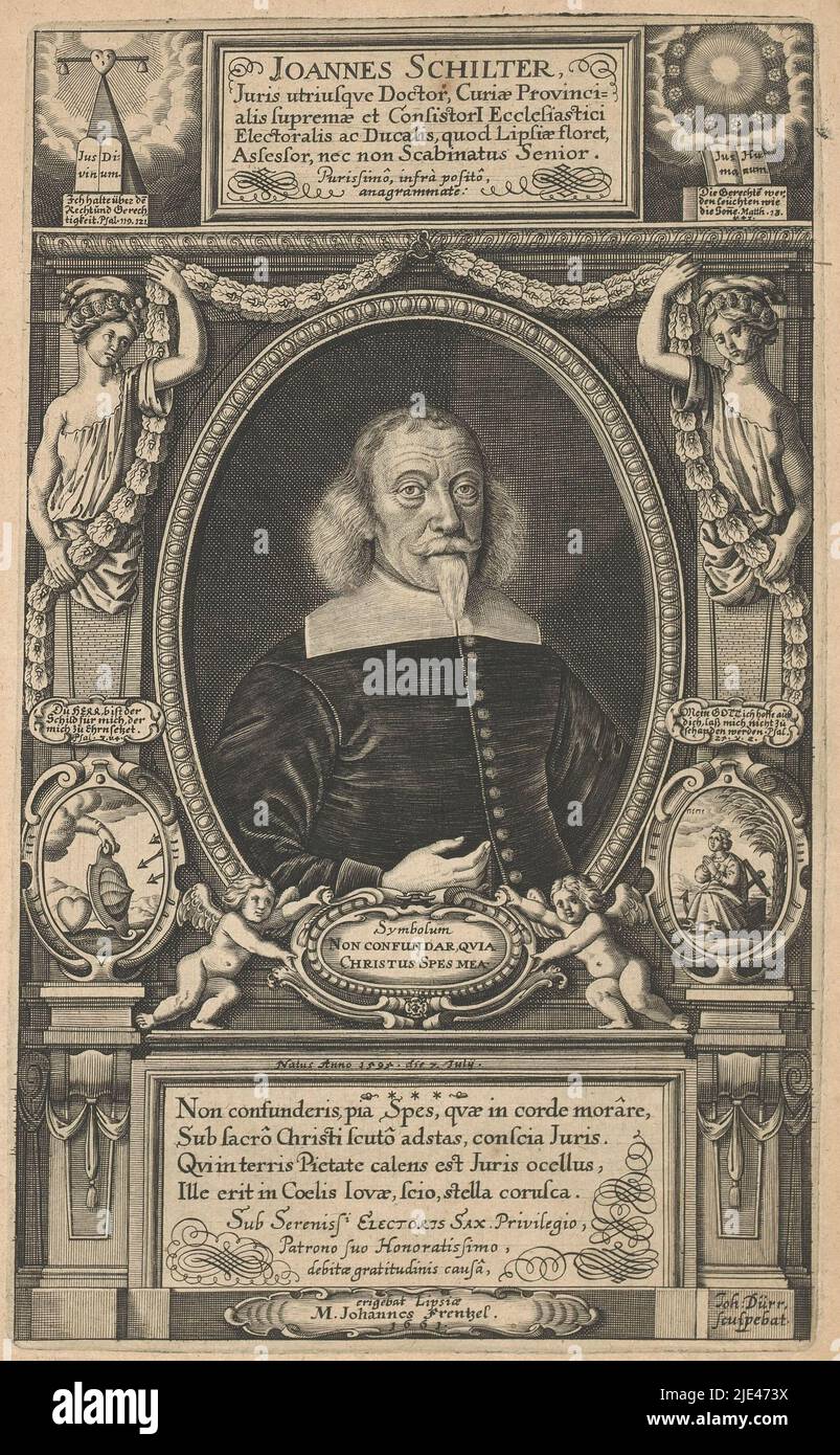 Porträt von Johann Schilter im Alter von 66 Jahren, Johann Dürr, 1661, Porträt im architektonischen Rahmen, mit einem Gedicht des Lobes in lateinischer Sprache unten in Kartusche. Rahmen mit christlicher Symbolik verziert., Druckerei: Johann Dürr, (auf Objekt erwähnt), Hersteller: Johann Frentzel, (auf Objekt erwähnt), unbekannt, (Auf Objekt genannt), Druckerei: Deutschland, Hersteller: Leipzig, Saksen, 1661, Papier, Gravur, H 275 mm × B 167 mm Stockfoto