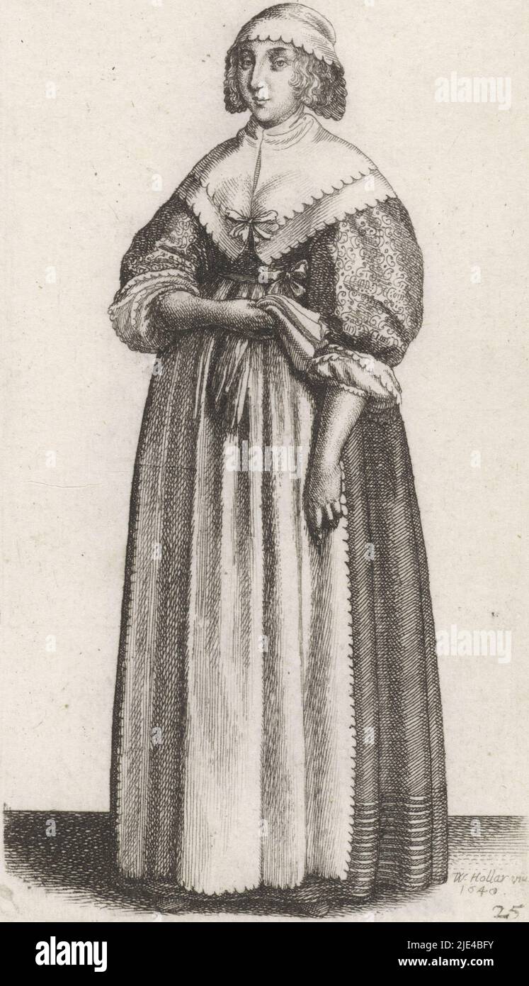Ornatus Muliebris Anglicanus (die Kleidung der englischen Frauen), Wenceslaus Hollar, 1640, Engländerin, trägt auf dem hängenden, lockigen Haar eine Mütze mit abgeschrägten Kanten. Gekleidet in ein Kleid, bestehend aus einem kurzen Mieder, hoher Taille und breiten 7/8 Ärmeln, auf einem langen Rock, über dem eine weiße Schürze ist. Über dem Dekolleté ein doppeltes Halstuch mit abgeschrägten Kanten, in der Mitte mit einer Schleife gebunden. Handschuhe (?) In der rechten Hand. Nr. 25 in der Serie ornatus Muliebris Anglicanus., Druckerei: Wenceslaus Hollar, Wenceslaus Hollar, (erwähnt auf Objekt), London, 1640, Papier, Radierung, H 134 mm × B 72 mm Stockfoto