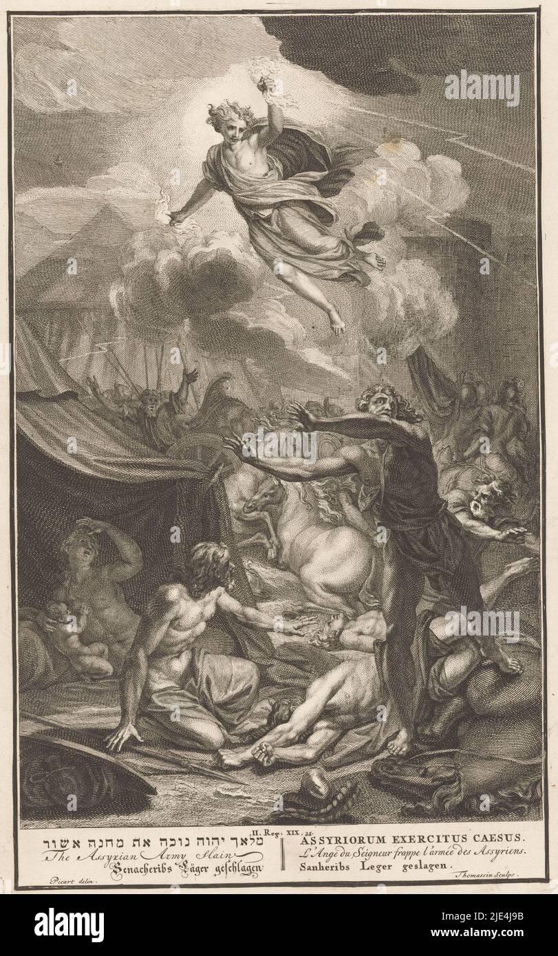 Sanheribs Armee besiegt, Simon Henri Thomassin, nach Bernard Picart, 1697 - 1741, fliegt ein Engel Gottes, der in jeder Hand ein Feuerbündel hält, über das Zeltlager der assyrischen Armee, in dem Frauen, Soldaten und Pferde in Panik fliehen. Simon Henri Thomassin, (auf Objekt erwähnt), Zwischenzeichner: Bernard Picart, (auf Objekt erwähnt), 1697 - 1741, Papier, Radierung, Gravur, H 364 mm × B 232 mm Stockfoto