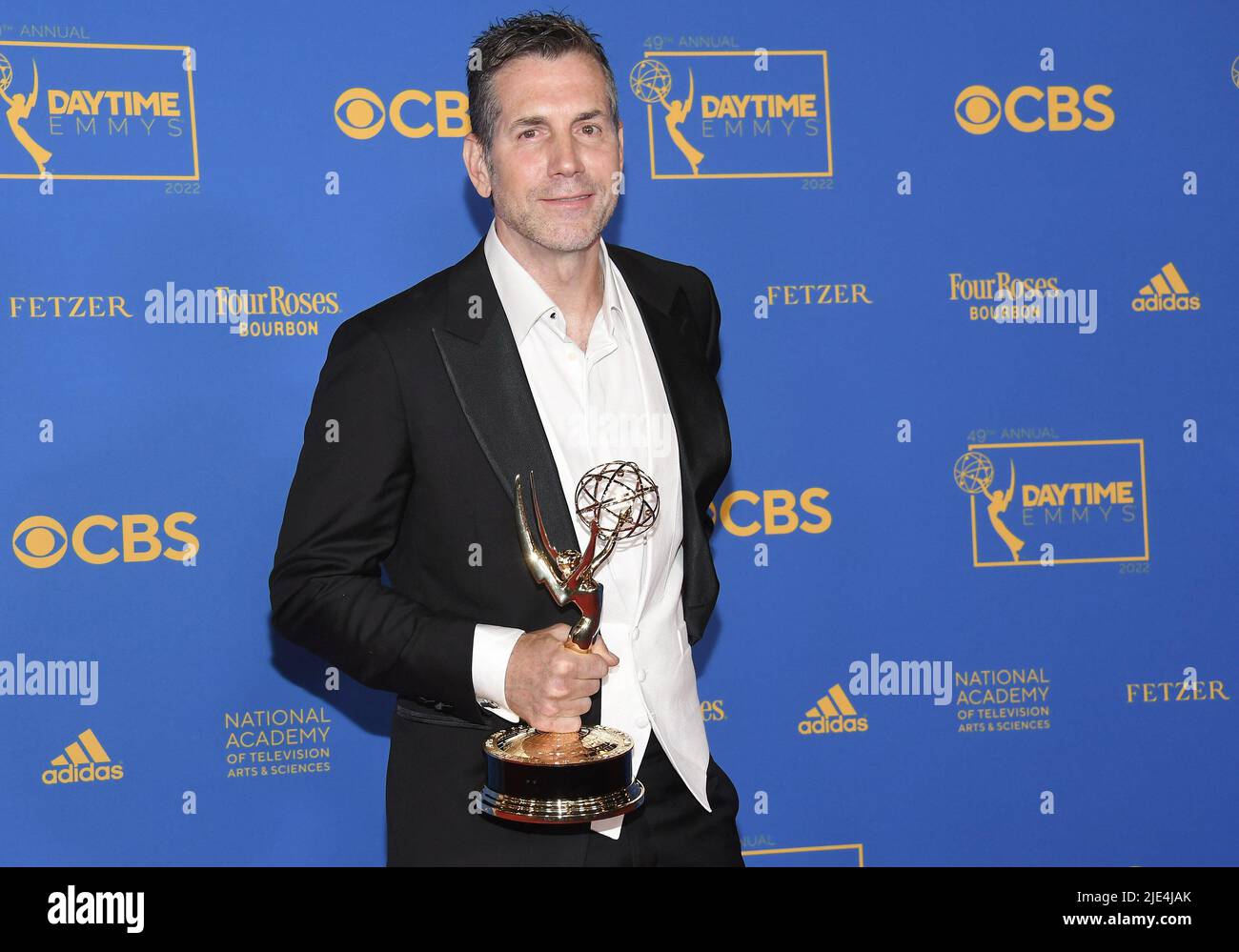 Los Angeles, USA. 24.. Juni 2022. Frank Valentini, Gewinner der Auszeichnung für herausragende Drama-Serien bei den Annual Daytime Emmy Awards 49. - Winners Walk, der am Freitag, dem 24. Juni 2022, im Pasadena Convention Center in Pasadena, CA, abgehalten wurde. (Foto: Sthanlee B. Mirador/Sipa USA) Quelle: SIPA USA/Alamy Live News Stockfoto