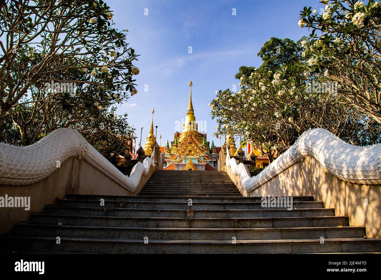 Phra Mahathat Chedi Phakdee Prakat Tempel in Prachuap Khiri Khan, Thailand Stockfoto