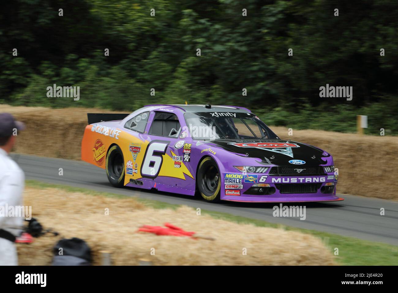 Ford Mustang American NASCar Muscle Car beim Festival of Speed 2022 in Goodwood, Sussex, Großbritannien Stockfoto