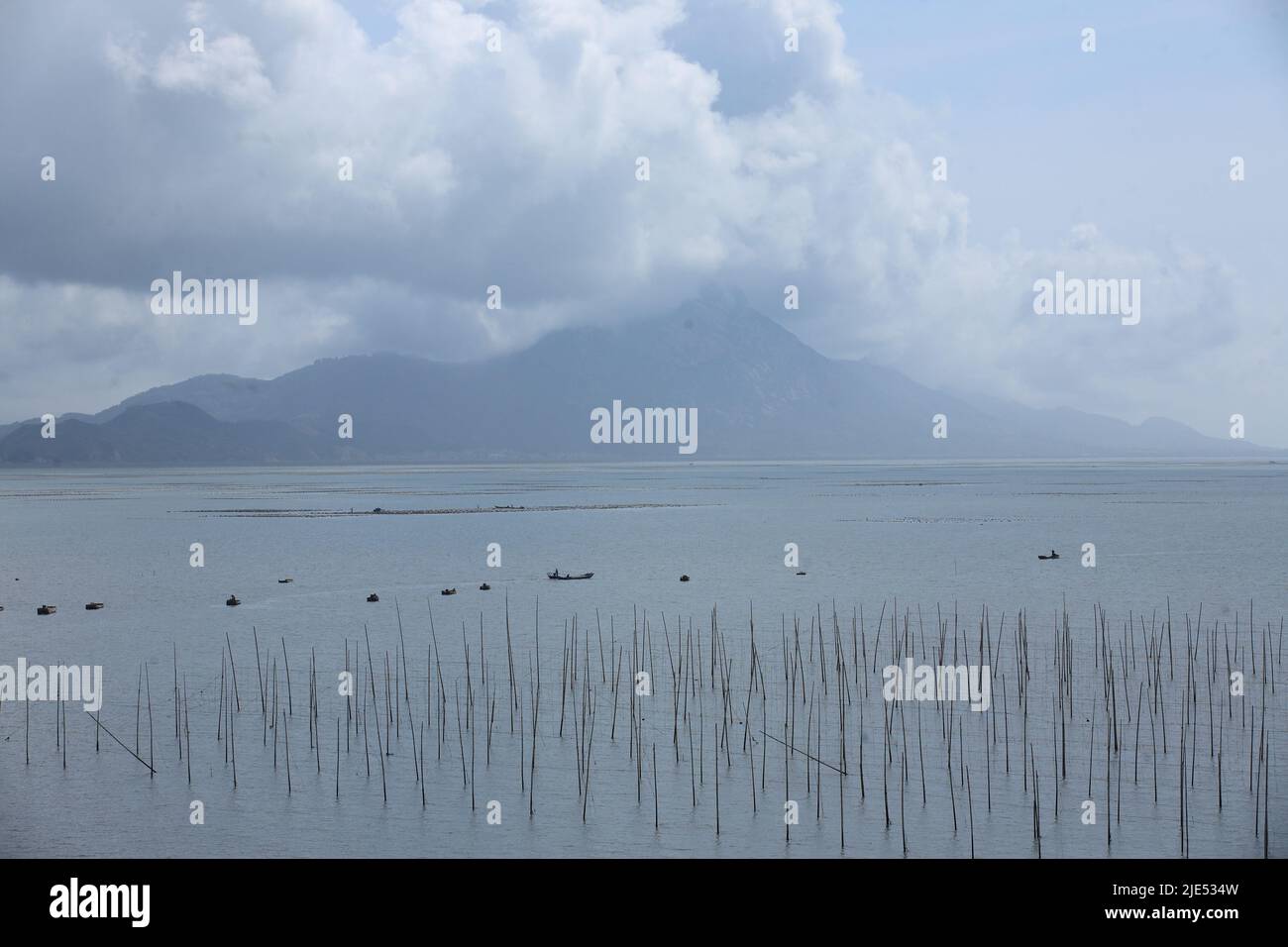 Fujian See Kasumigaura Lücken im Norden Fischerboote mit Blick auf Stockfoto