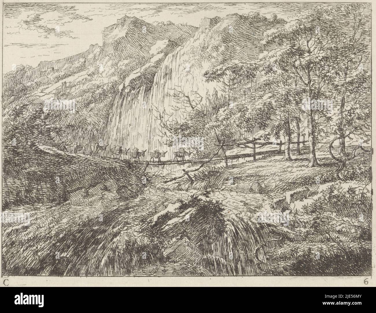 In einer Reihe überqueren Eselinnen eine schmale Brücke über einen Wasserfall. Zwei Männer jagen die Esel. Unten links: c., Esel auf einer Brücke bei einem Wasserfall packen Landschaften (Serie C) (Serientitel), Druckerei: Gerard van Nijmegen, Druckerei: Leendert Overbeek, (abgelehnte Namensnennung), Rotterdam, 1794, Papier, Ätzung, H 151 mm × B 198 mm Stockfoto