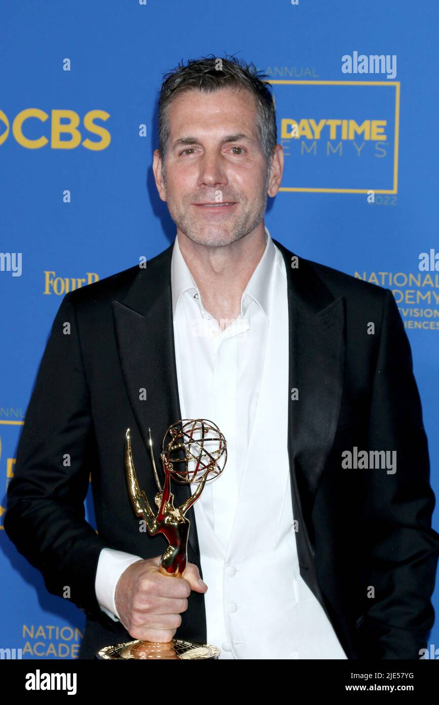 24. Juni 2022, Pasadena, CA, USA: LOS ANGELES - 24. JUNI: Frank Valentini, Executive Producer, General Hospital bei den Daytime Emmys Awards 49. im Pasadena Convention Center am 24. Juni 2022 in Pasadena, CA (Bildnachweis: © Kay Blake/ZUMA Press Wire) Stockfoto