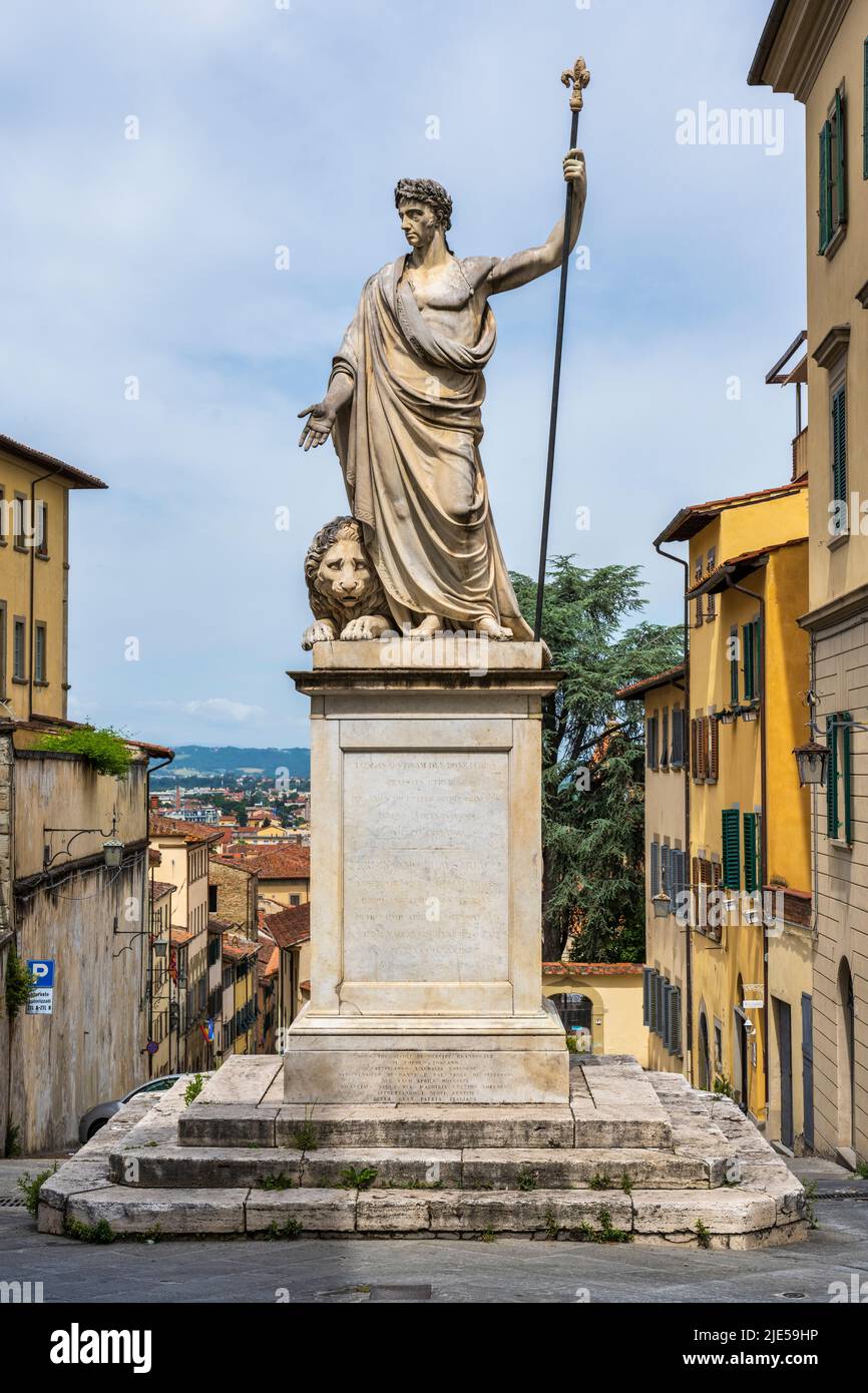 Statue von Ferdinando III d'Austria, Großherzog der Toskana, in der Via Ricasoli im historischen Stadtzentrum von Arezzo in der Toskana, Italien Stockfoto