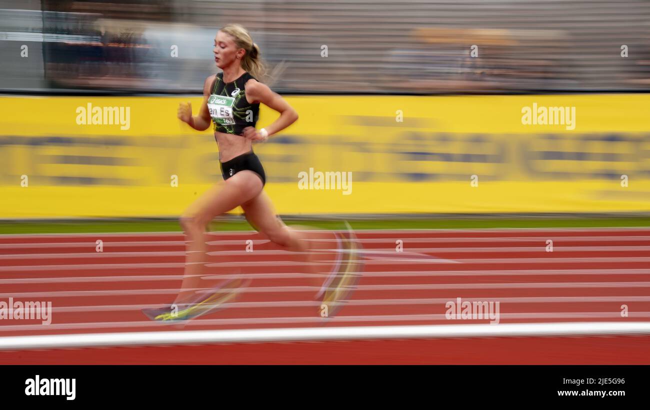 2022-06-25 12:04:27 APELDOORN - Athlete Diane van Es während der 5000 Meter Veranstaltung bei den niederländischen Leichtathletik-Meisterschaften. ANP RONALD HOOGENDOORN niederlande Out - belgien Out Stockfoto