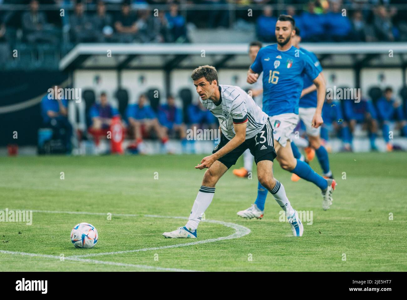 Mönchengladbach, Borussia-Park, 14.06.22: Thomas Müller (L) beim Länderspiel zwischen Deutschland vs. Italien. Foto: pressefoto Mika Volkm Stockfoto