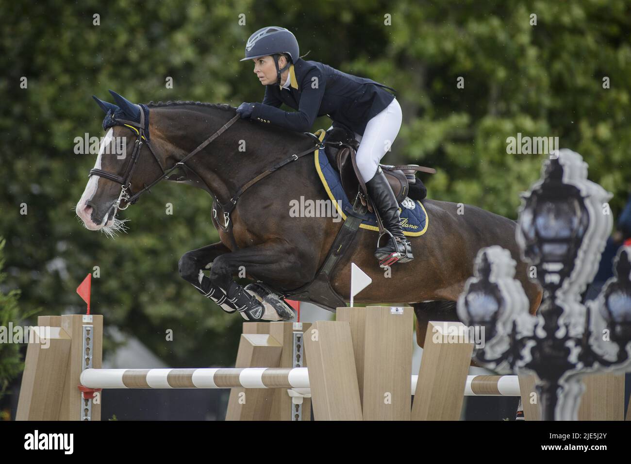 Edwina Tops-Alexander reitet Catenda während des Prix Elle der Longines Global Champions Tour 2022, Paris Eiffel Jumping, Reitveranstaltung am 24. Juni 2022 im Champs de Mars in Paris, Frankreich - Foto: Christophe Bricot/DPPI/LiveMedia Stockfoto