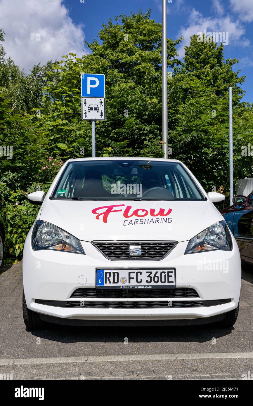 Flow Carsharing-SITZ Mii elektrisch auf dem Parkplatz für Carsharing-Fahrzeuge Stockfoto
