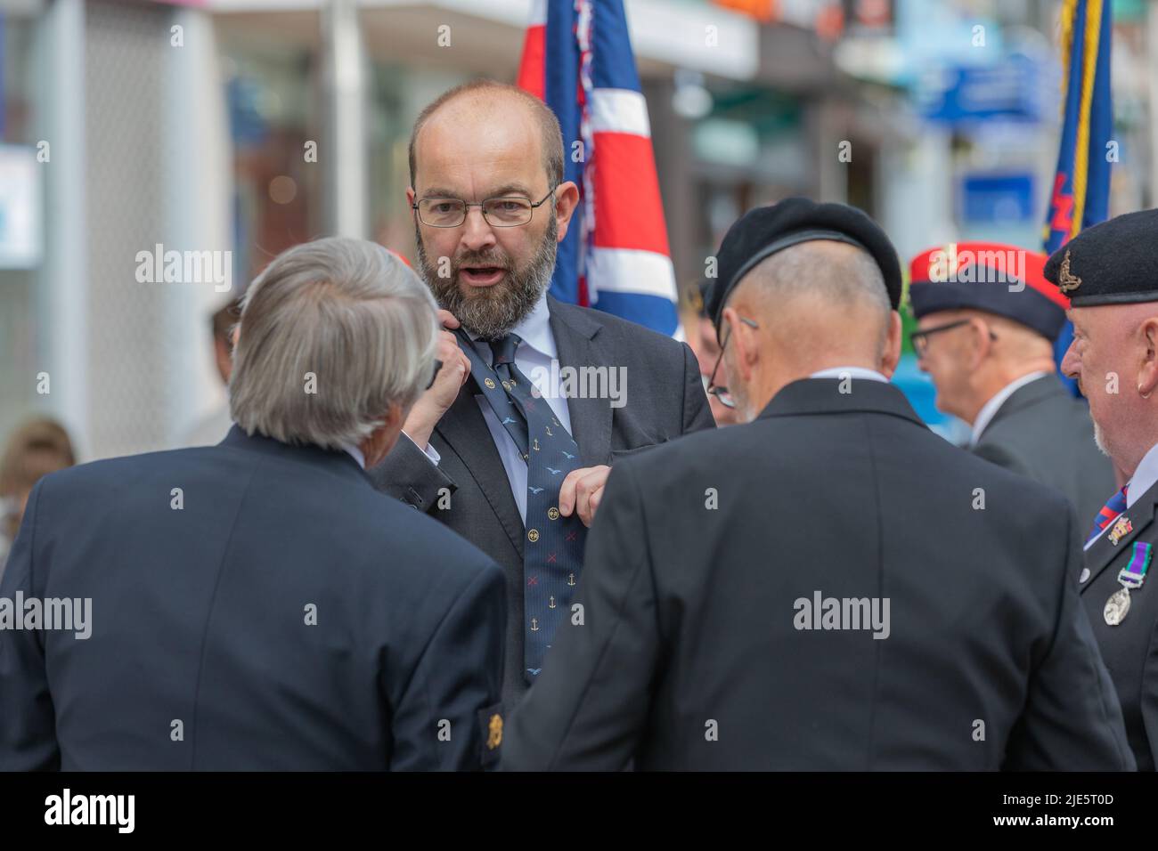 Southend on Sea, Großbritannien. 25.. Juni 2022. James Duddridge, konservativer Abgeordneter für Rochford und Southend East. Parade zum Tag der Streitkräfte und Freiluftdienst in der High Street, Southend. Penelope Barritt/Alamy Live News Stockfoto