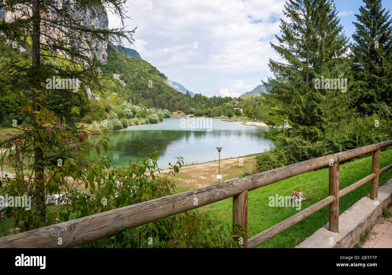 Naturschutzgebiet Nembia. Naturalistische Oase des Nembia-Sees im westlichen Trentino-Südtirol - Naturpark Adamello-Brenta - Norditalien Stockfoto