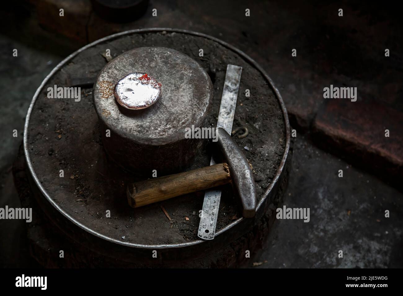 Silberscheibe und Silber-Arbeitswerkzeuge, Chiang Mai, Thailand Stockfoto