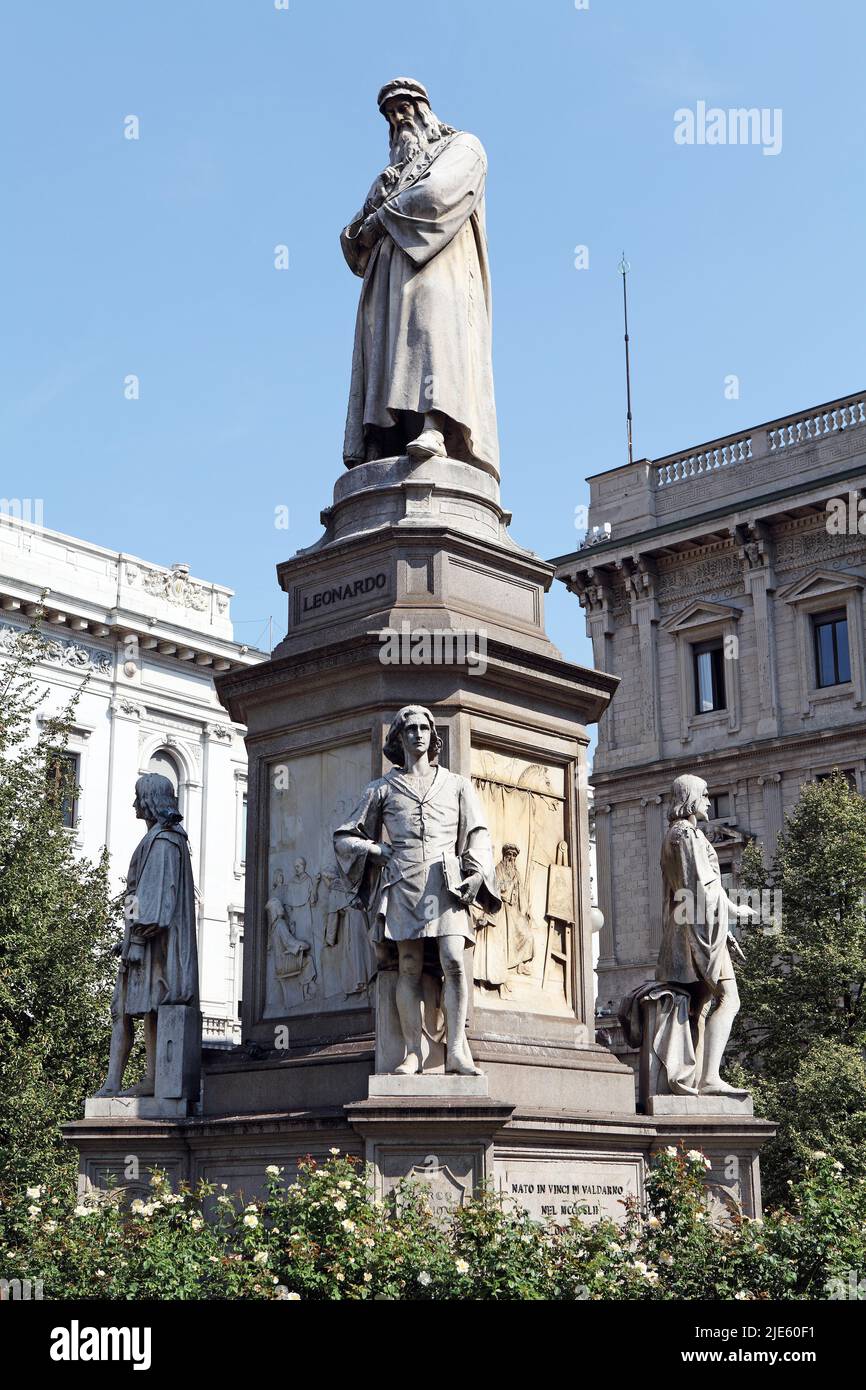 Leonardo-Denkmal auf dem Platz La Scala, Mailand, Italien Stockfoto