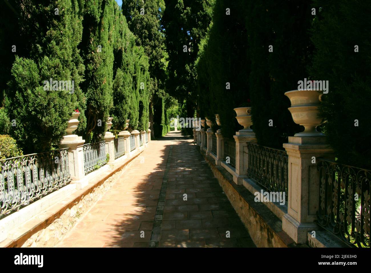 Spazieren Sie durch die Gassen der Parks von Valencia Stockfoto