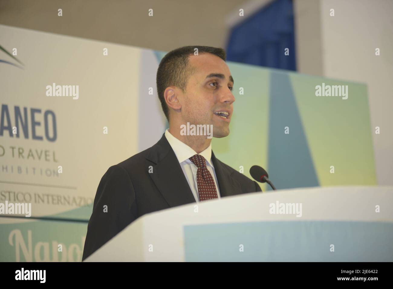 Neapel, Italien. 25.. Juni 2022. Luigi Di Maio, italienischer Politiker, der seit dem 5. September 2019 als Außenminister bei Mediterraneo Wine & Food and Travel in Castel dell'Ovo tätig ist. (Bild: © Mariano Montella/Pacific Press via ZUMA Press Wire) Stockfoto