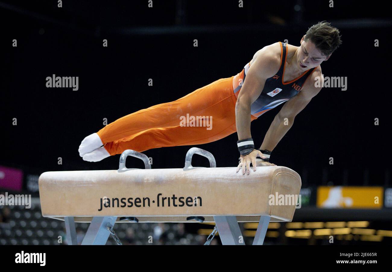 ROTTERDAM - Frank Rijken während des Allround-Finales der Herren beim niederländischen Turnen das Finale in Ahoy. Der nationale Titelkampf ist Teil von NKnl, einem neuen Konzept in den Niederlanden, in dem niederländische Meisterschaften für mehrere Sportarten in der gleichen Stadt und am gleichen Wochenende stattfinden. Dazu gehören Gymnastik, Schwimmen und Boxen. ANP IRIS VAN DEN BROEK Stockfoto