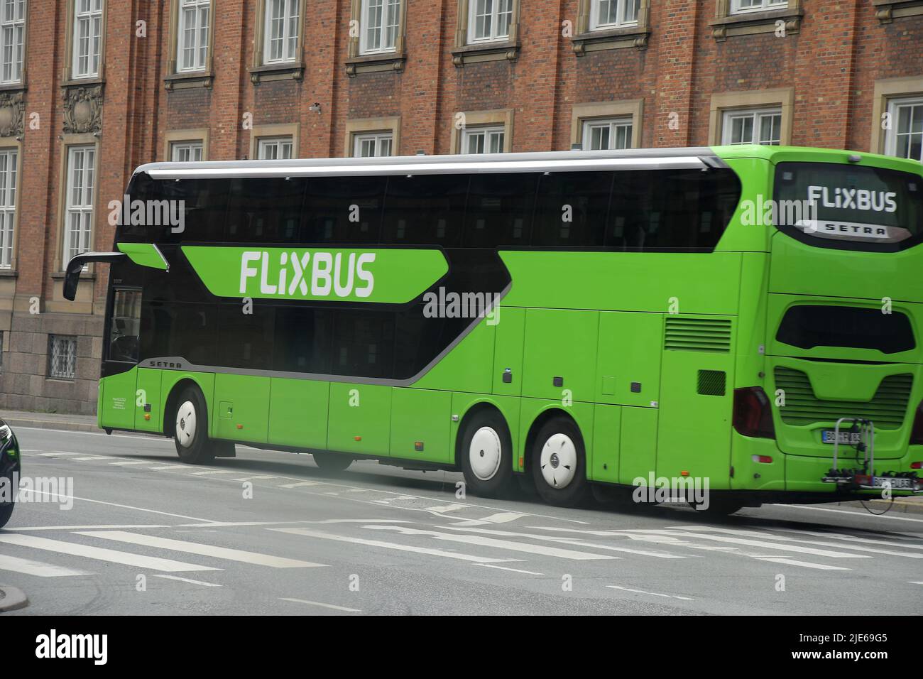Kopenhagen /Dänemark/25 June 2022/Flixbus grüner Bus lange Strecke in ...