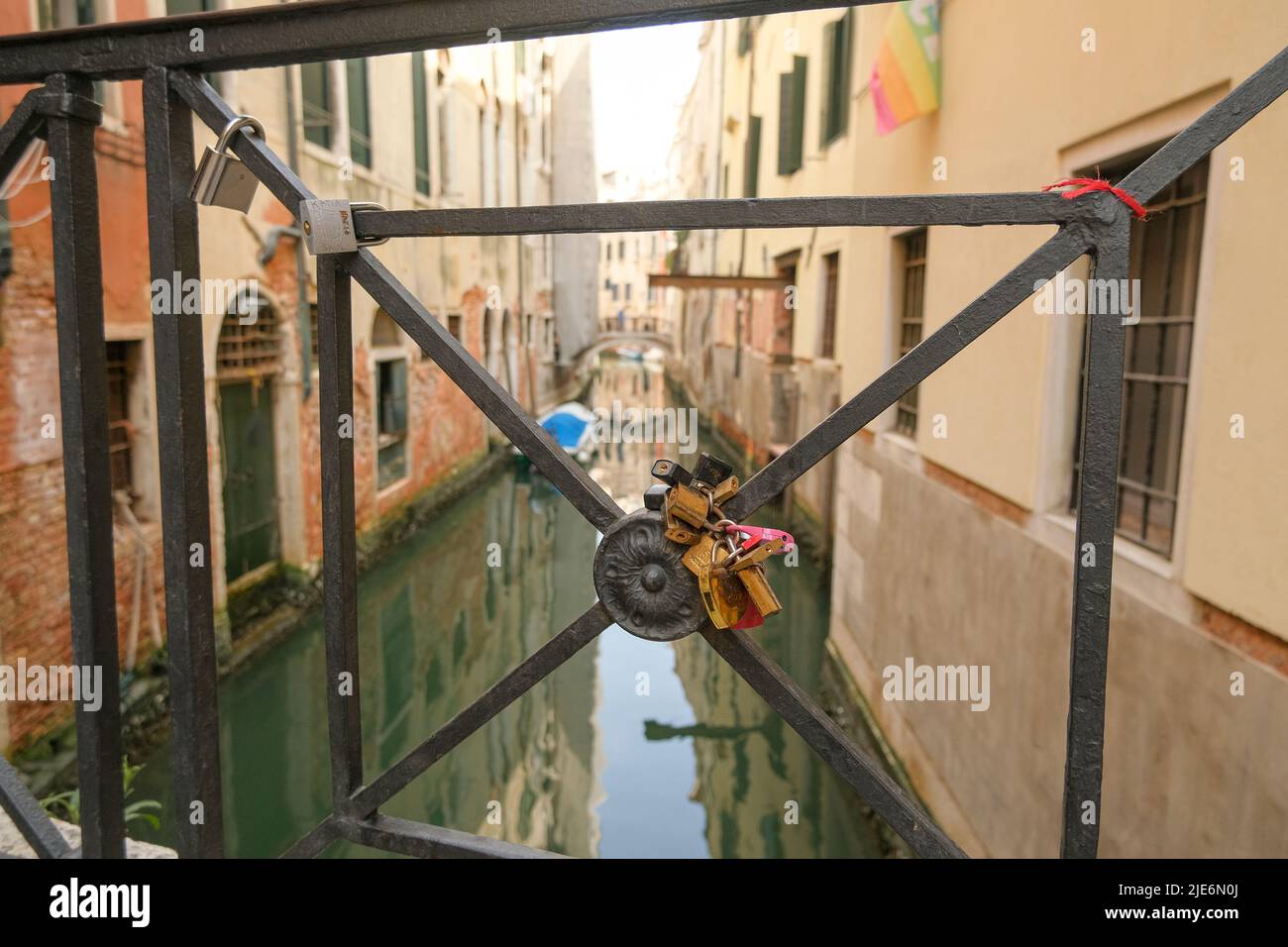 Berühmte Gran Canal Blick auf die Skyline von Venedig Wahrzeichen, Wassertransporte, italien Stockfoto