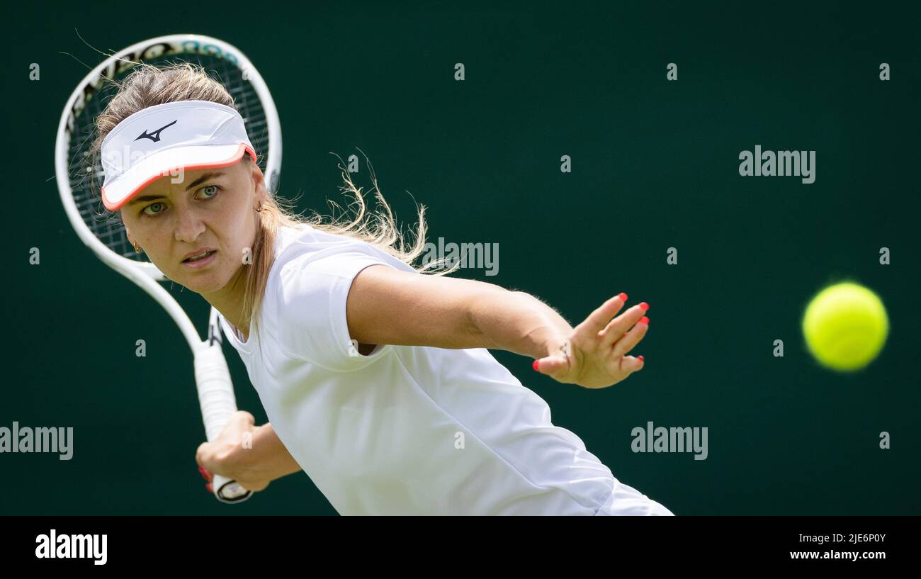 Die Belgierin Maryna Zanevska, aufgenommen während einer Trainingseinheit vor dem Wimbledon Grand Slam Tennisturnier 2022 im All England Tennis Club, im Südwesten Londons, Großbritannien, Samstag, 25. Juni 2022. BELGA FOTO BENOIT DOPPAGNE Stockfoto