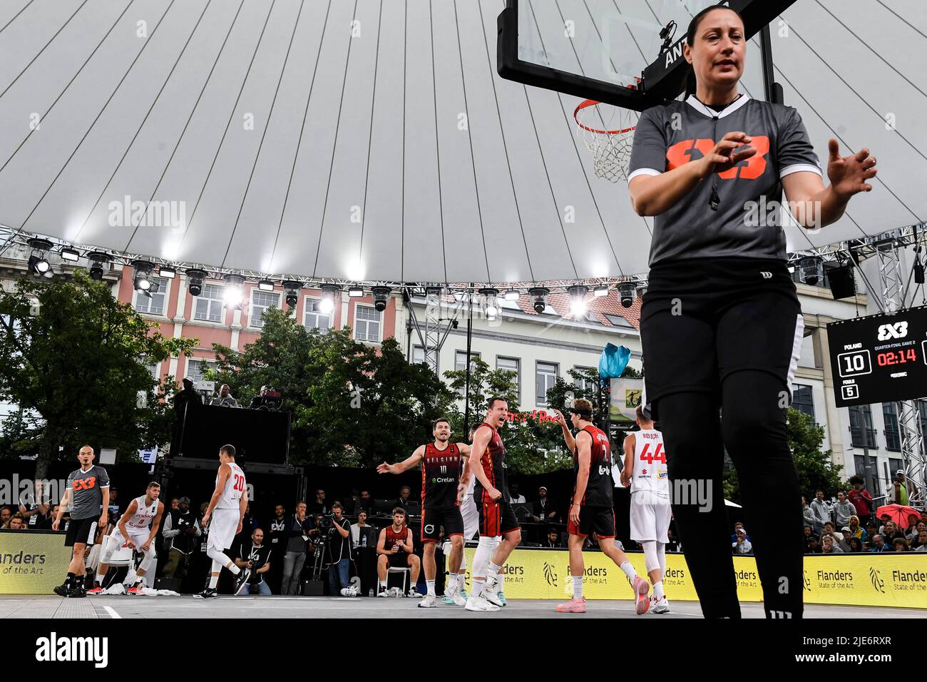 Der Belgier Nick Celis feiert das Rennen, nachdem er während eines 3x3-Basketballspiels zwischen Belgien und Polen im Viertelfinale der Männer beim FIBA 2022-Weltcup am Samstag, dem 25. Juni 2022, in Antwerpen Punkten konnte. Die FIBA 3x3 Basket World Cup 2022 findet vom 21. Bis 26. Juni in Antwerpen statt. BELGA FOTO TOM GOYVAERTS Stockfoto