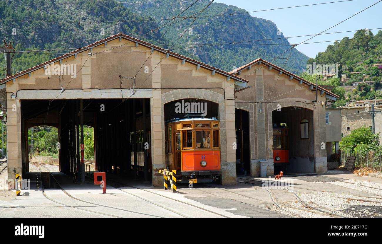 Vintage rote Straßenbahn in Schuppen Soller Mallorca Spanien. Stockfoto