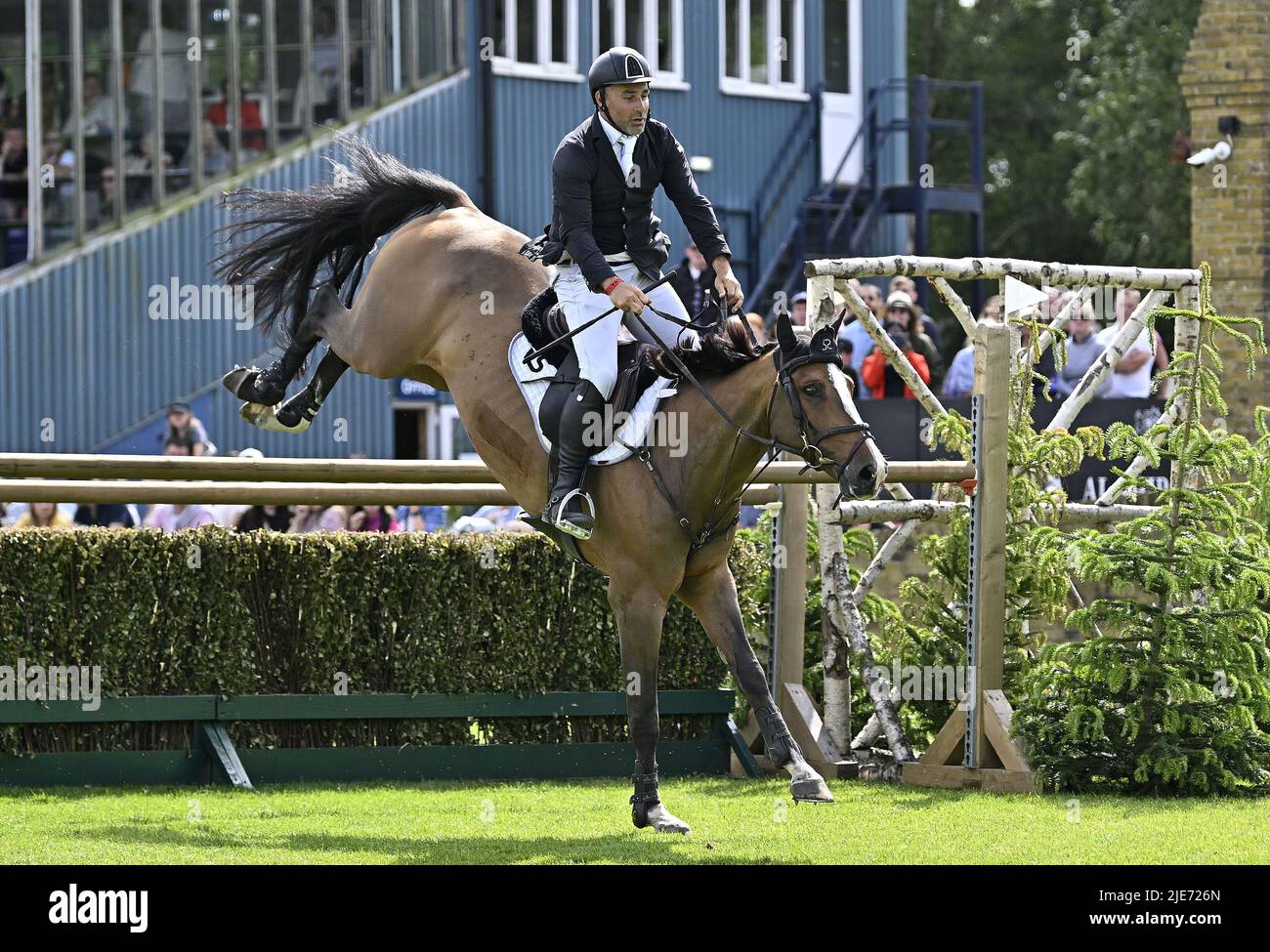 Hassocks, Großbritannien. 25.. Juni 2022. Das Al Shira'aa Hickstead Derby Meeting. Hickstead Showground. Hassocks. Elliott ROWE (GBR) fährt während des britischen Speed Derby mit HYPERION VP WISBECQ. Kredit: Sport In Bildern/Alamy Live Nachrichten Stockfoto