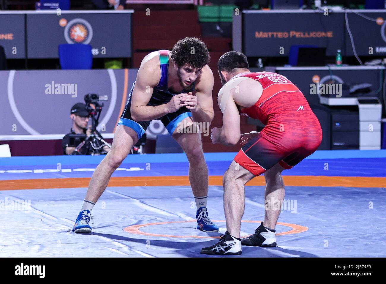 Matteo Pellicone, Rom, Italien, 25. Juni 2022, Tarzan Maisuradze (GEO) vs Abubakr Abakarov (AZE) FF 86kg in der Rangliste der 2022 (day4) - Wrestling Stockfoto