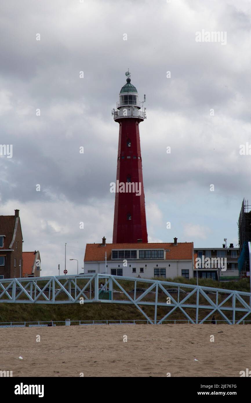 Scheveningen Leuchtturm mit Blick auf den Haager Strand - Scheveningen Strand - Niederlande Stockfoto
