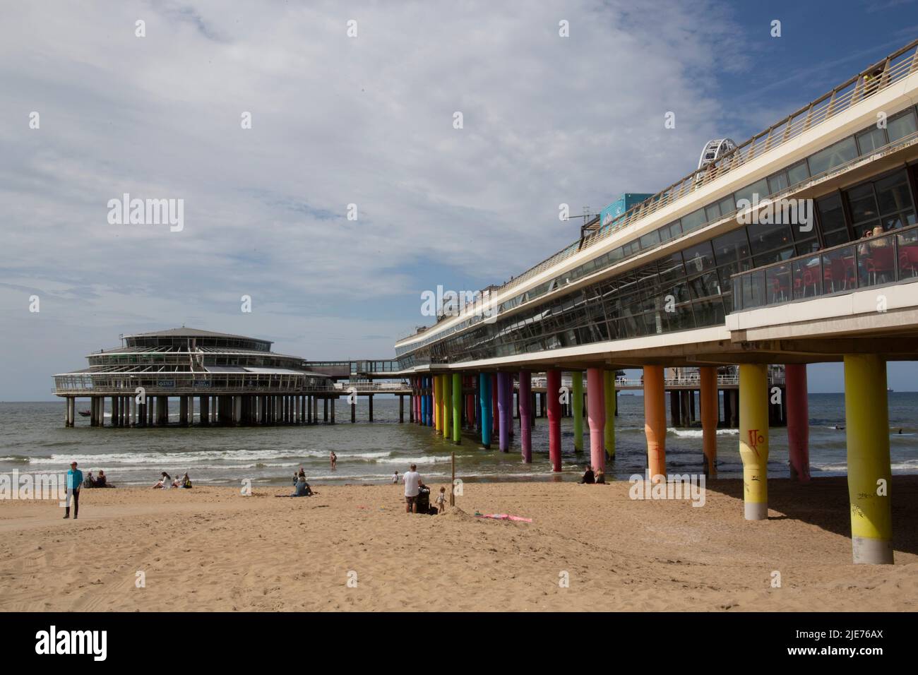 Der Scheveningen Pier, ein Anlegesteg für Vergnügen im niederländischen Ferienort Scheveningen in der Nähe von Den Haag, Niederlande Stockfoto