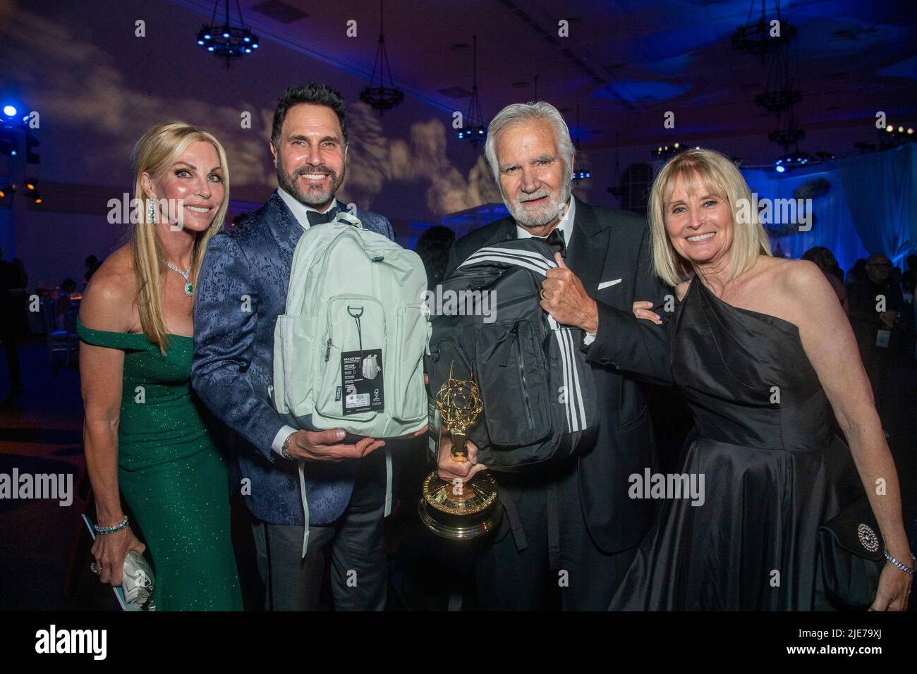 Los Angeles, Kalifornien, USA. 24.. Juni 2022. Cindy K. Ambuehl, Don Diamont, John McCook, Laurette Spang nehmen am 24. Juni 2022 am 49. Daytime Emmys Awards Sponsorgeschenk im Pasadena Convention Center, Pasadena, CA Teil. Quelle: Eugene Powers/Alamy Live News Stockfoto