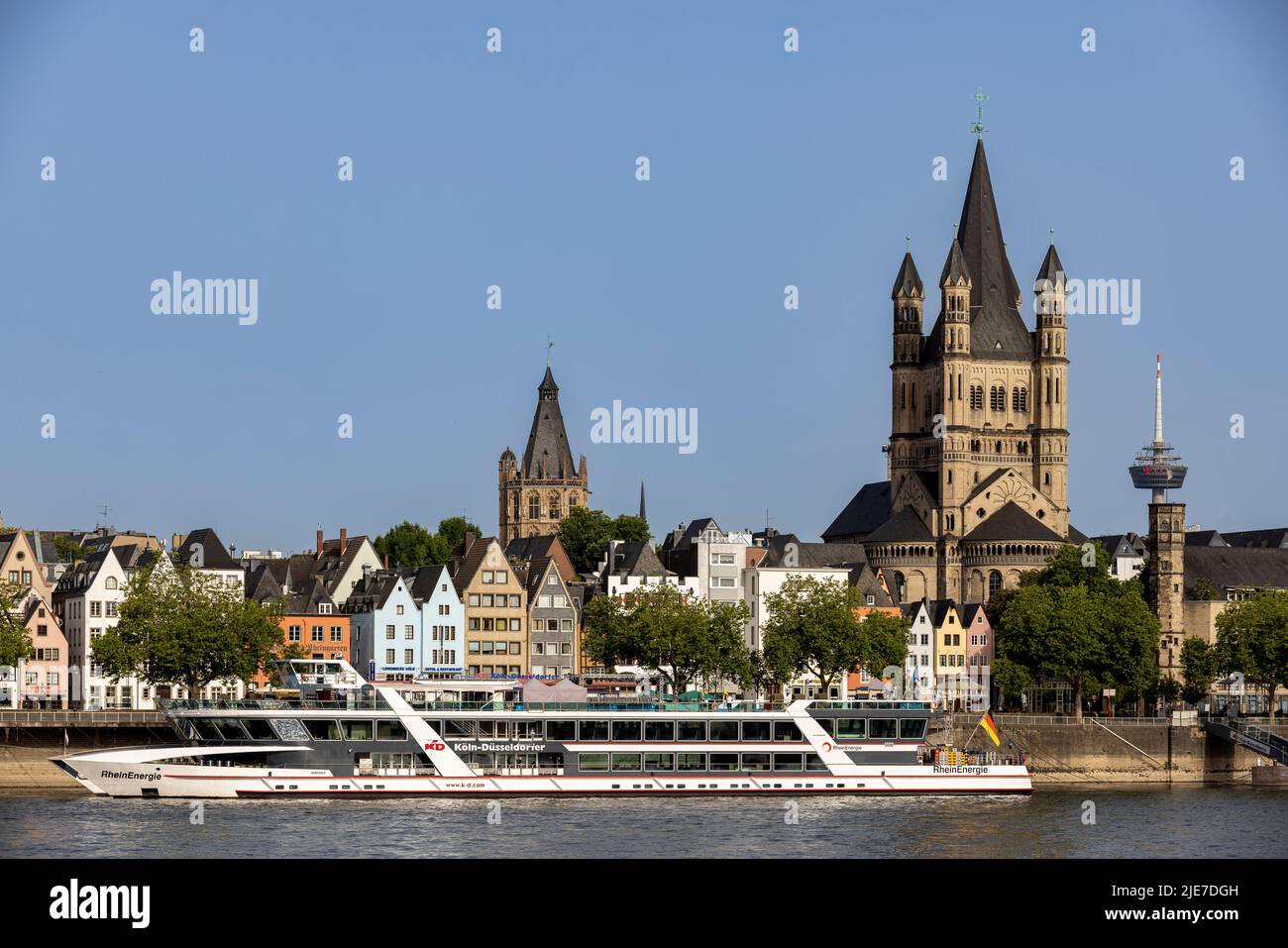 Historische Gebäude in der Kölner Altstadt ziehen jedes Jahr Millionen Besucher an Stockfoto