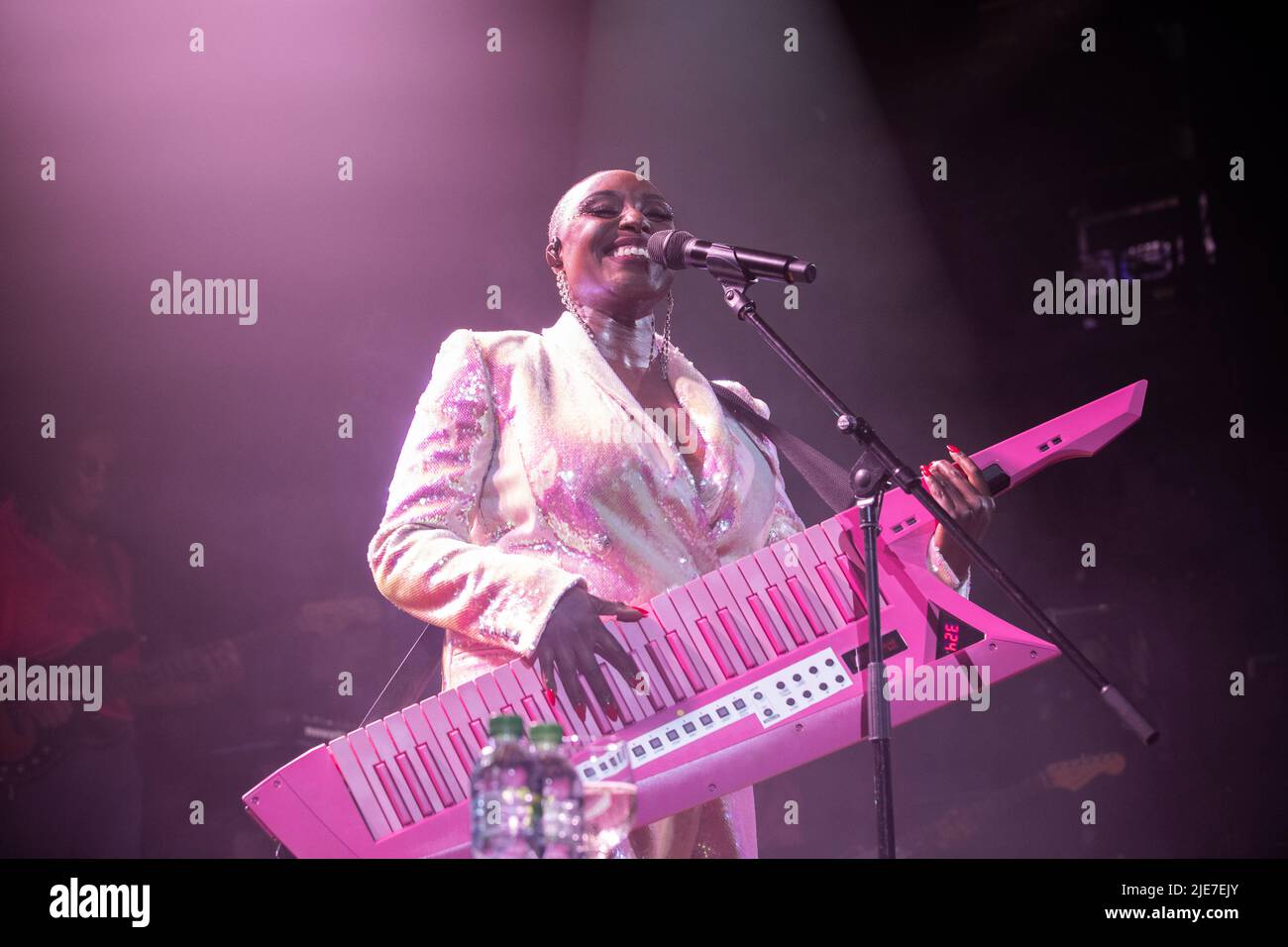 Laura Mvula spielt ihre erste Live-Show in London in der Islington Assembly Hall mit: Laura Mvula wo: London, Großbritannien Wann: 02 Sep 2021 Credit: Phil Lewis/WENN Stockfoto