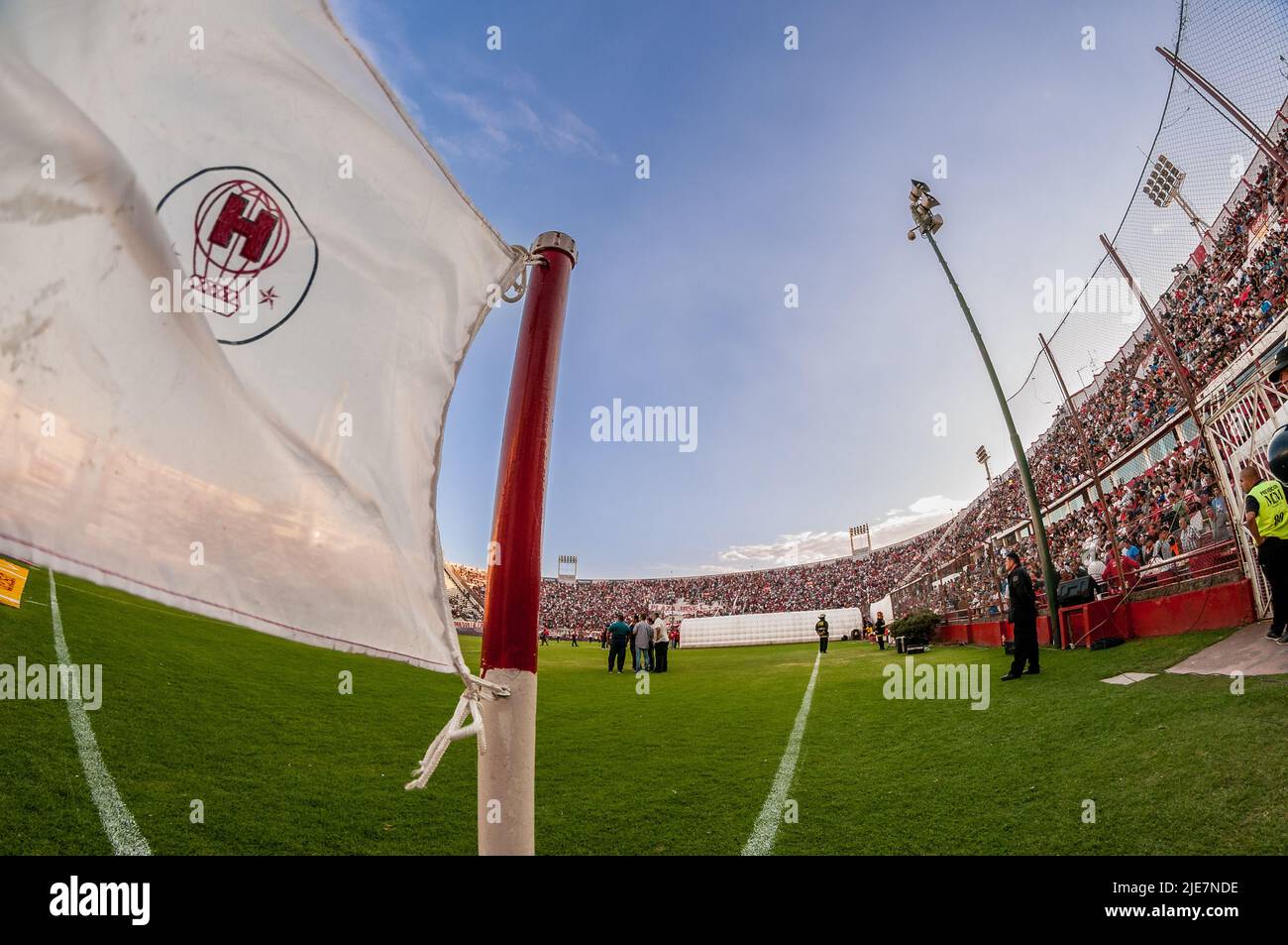 Eckpfeifer im Tomas Adolfo Ducó Stadion des Club Atletico Huracán. Stockfoto