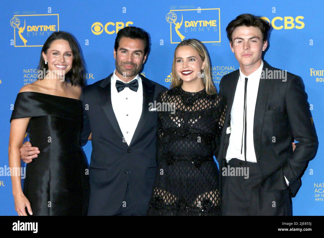 Pasadena, CA. 24.. Juni 2022. Kaitlin Riley, Jordi Vilasuso, Bailee Madison, Blake Richardson bei der Ankunft für die Annual Daytime Emmy Awards 49. - Teil 2, Pasadena Convention Center, Pasadena, CA 24. Juni 2022. Kredit: Priscilla Grant/Everett Collection/Alamy Live Nachrichten Stockfoto