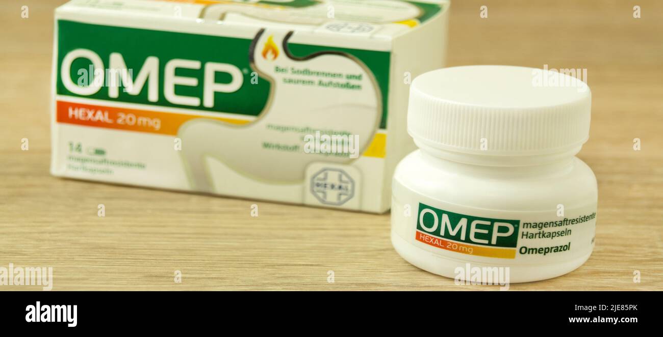Hamburg, Deutschland - Juni 23 2022: Medizin-Omep auf Holzgrund Stockfoto