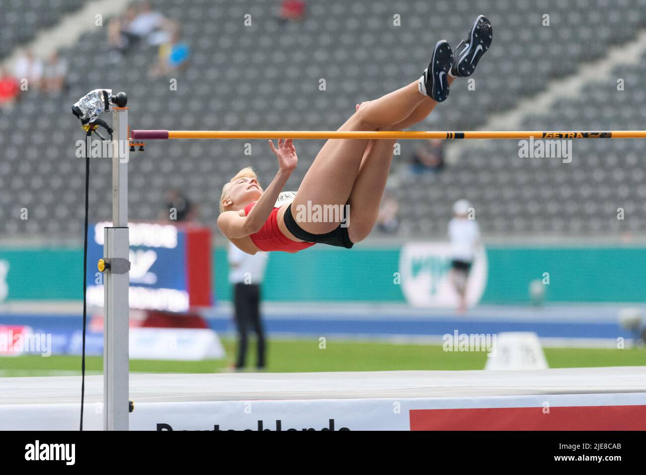 Bianca Stichling (TSV Bayer 04 Leverkusen) beim Hochsprung-Finale beim deutschen Meisterschaftsfinale 2022 im Olympiastadion, Berlin. Sven Beyrich/SPP Stockfoto