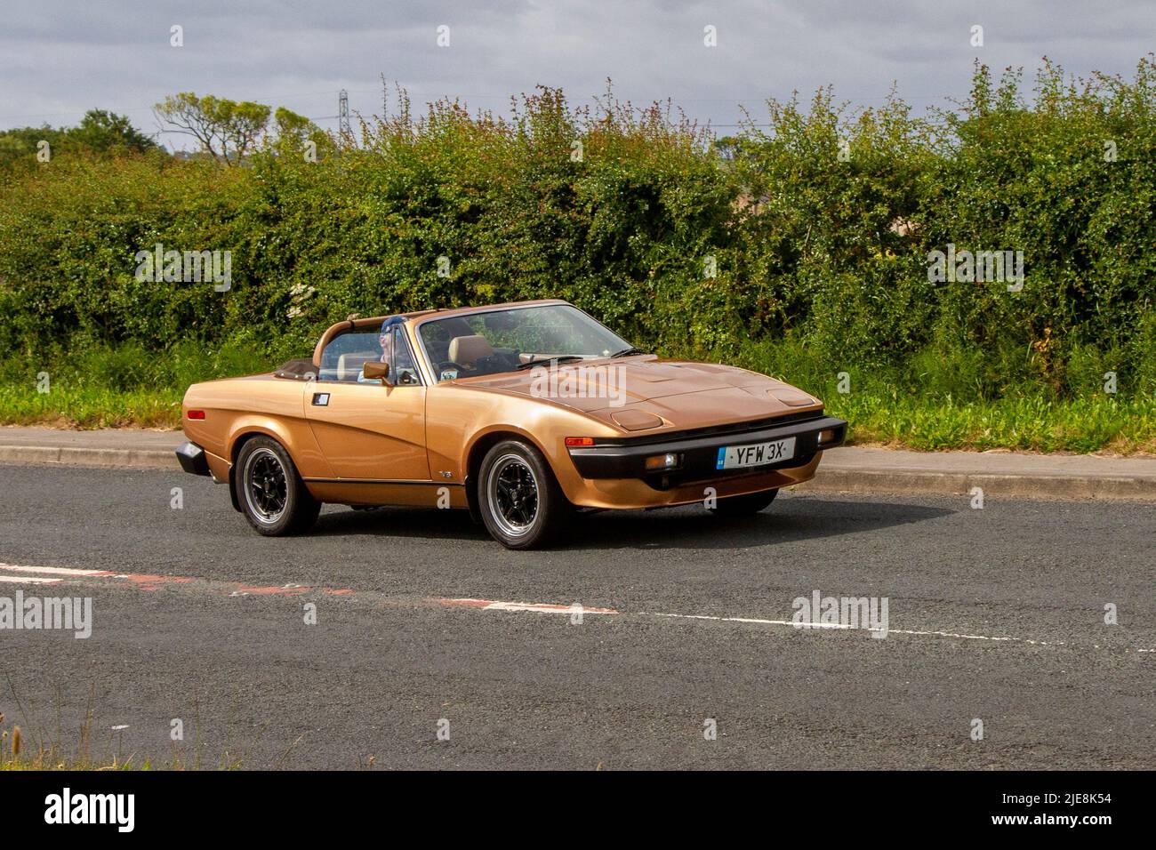 1981 80s 80s Gold Triumph TR7 Cabrio 3528cc Benzin Roadster; Antike Oldtimer und Oldtimer kommen