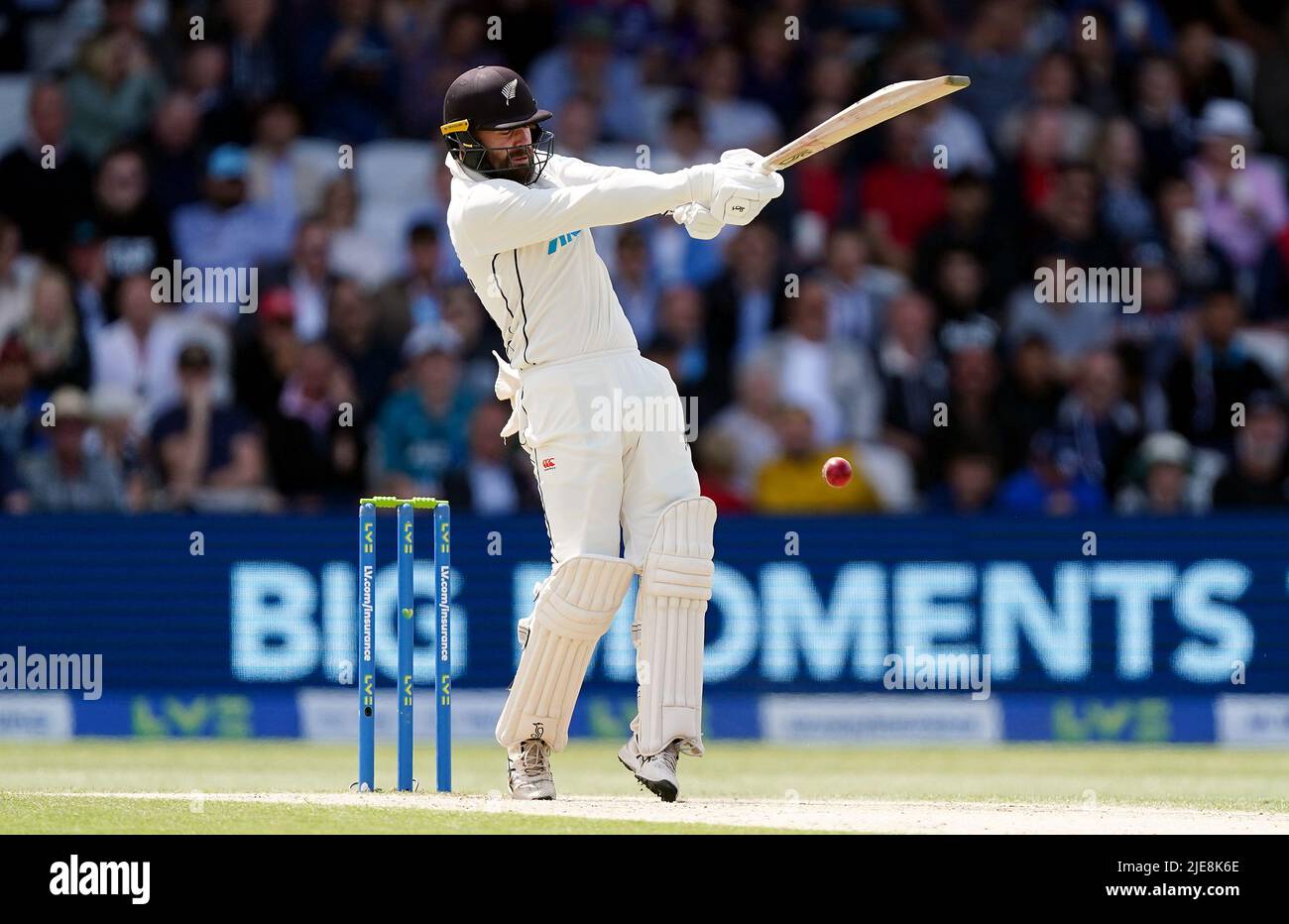 Der Neuseeländer Tom Blundell hat am vierten Tag des dritten LV= Insurance Test Series Match im Emerald Headingley Stadium, Leeds, geschlagen. Bilddatum: Sonntag, 26. Juni 2022. Stockfoto