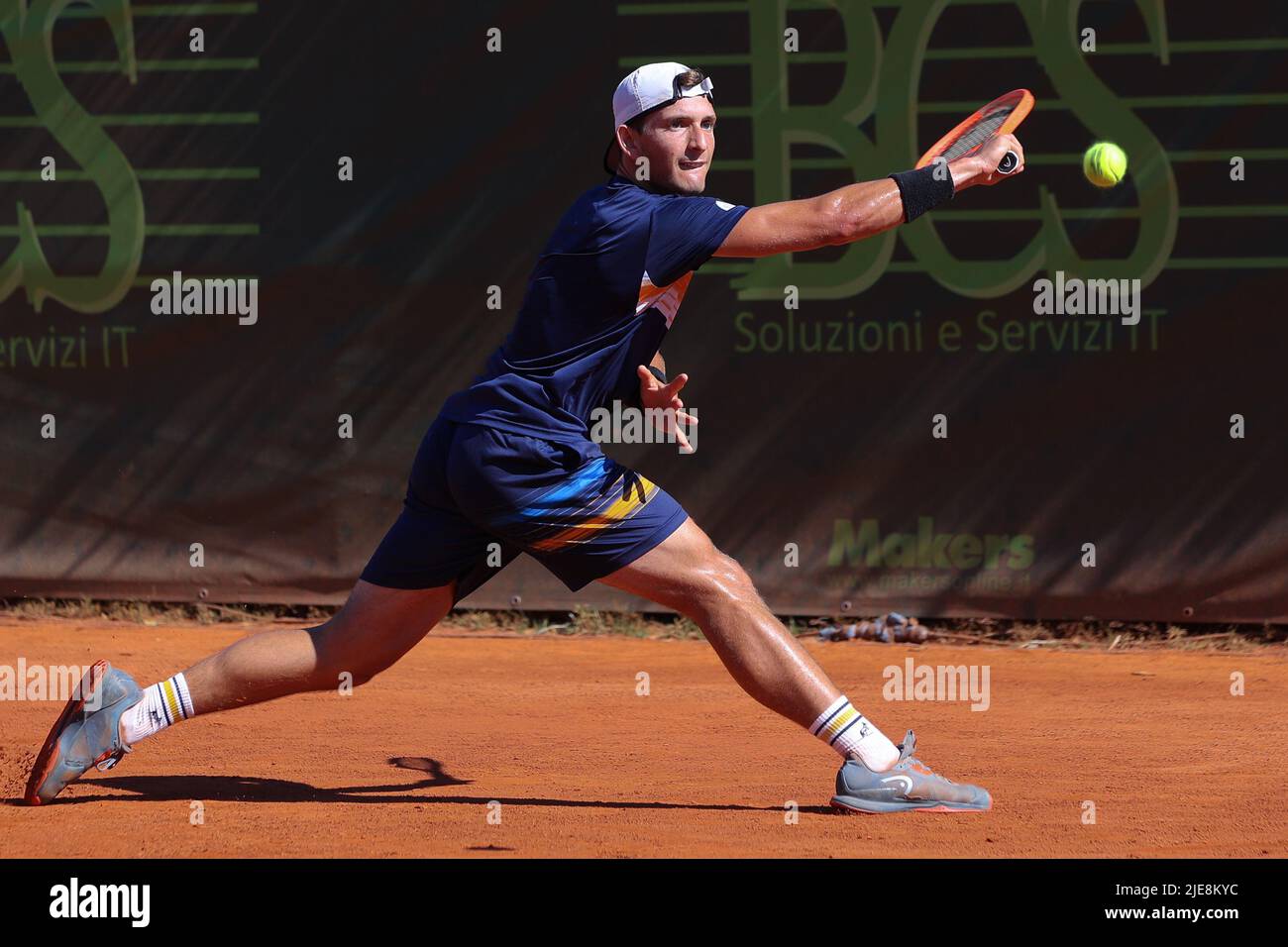 25. Juni 2022, Mailand, Italien: Italien, Mailand, 25 2022. juni: Francesco Passaro beim Tennisspiel FRANCESCO PASSARO (ITA) gegen FABIAN MAROZSAN (RUS) Semifinale des ATP Challenger Milan im Aspria Harbour Club (Bildnachweis: © Fabrizio Andrea Bertani/Pacific Press via ZUMA Press Wire) Stockfoto