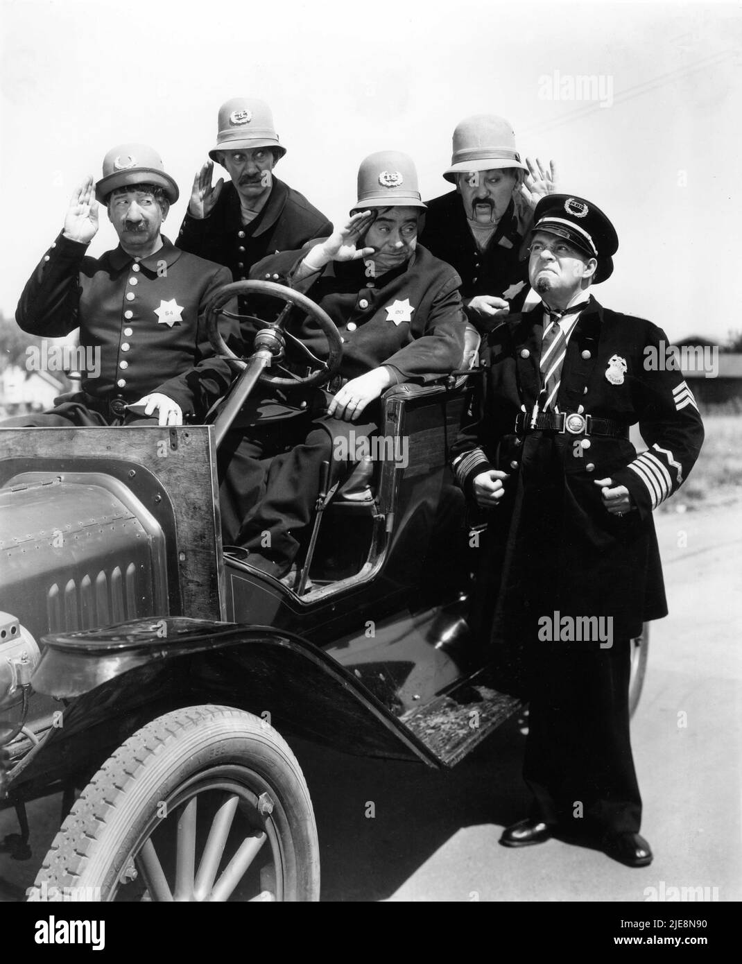 HANK MANN JAMES FINLAYSON EDDIE COLLINS SNUB POLLARD UND JED PROUTY ALS KEYSTONE COPS IN HOLLYWOOD KAVALKADE 1939 REGISSEURE IRVING CUMMINGS BUSTER KEATON (NICHT IN DER GUTSCHRIFT) UND MAL ST. CLAIR (Stummfilmsequenzen) Twentieth Century Fox Stockfoto