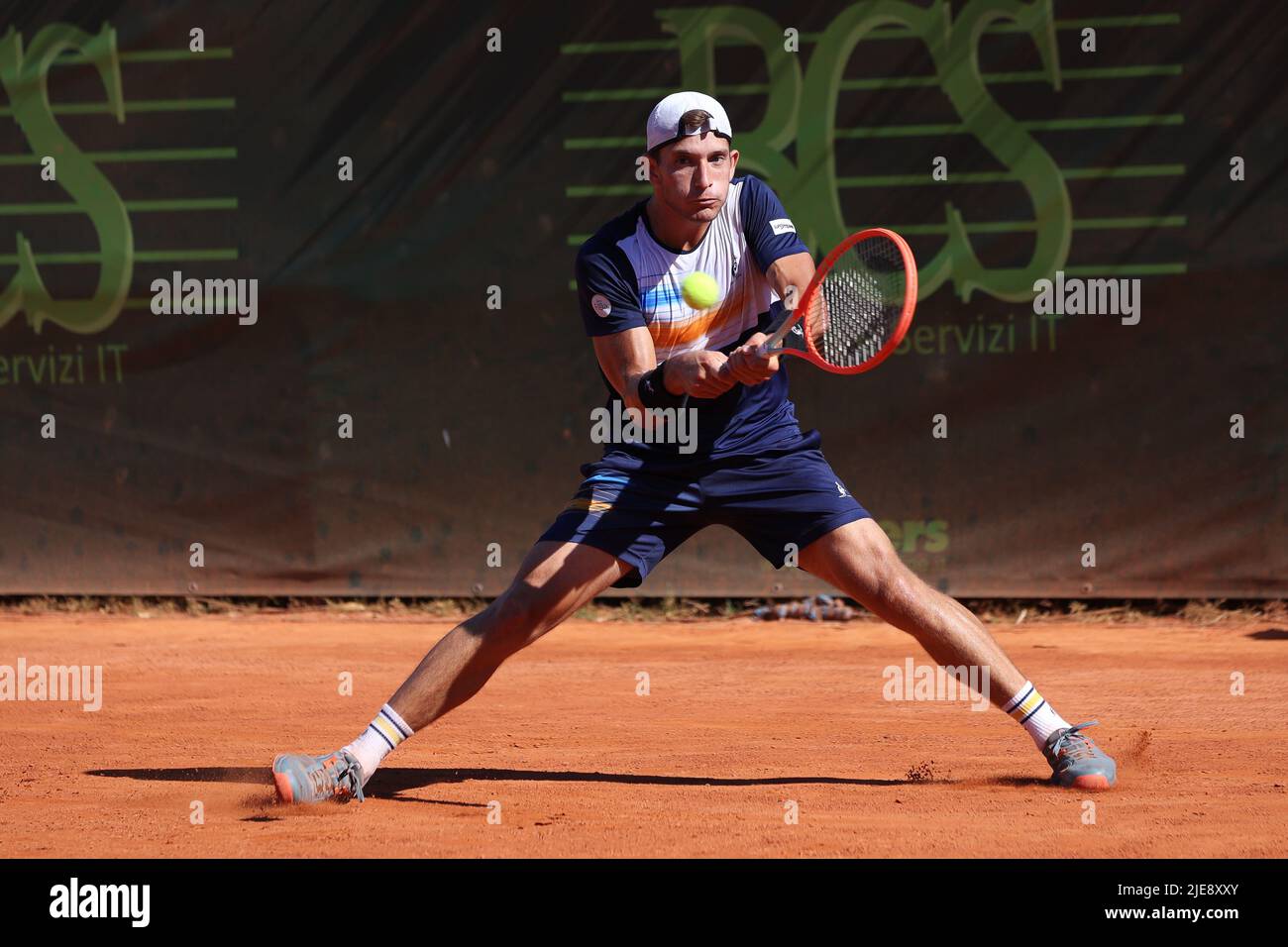 25. Juni 2022, Mailand, Italien: Italien, Mailand, 25 2022. juni: Francesco Passaro beim Tennisspiel FRANCESCO PASSARO (ITA) gegen FABIAN MAROZSAN (RUS) Semifinale des ATP Challenger Milan im Aspria Harbour Club (Bildnachweis: © Fabrizio Andrea Bertani/Pacific Press via ZUMA Press Wire) Stockfoto