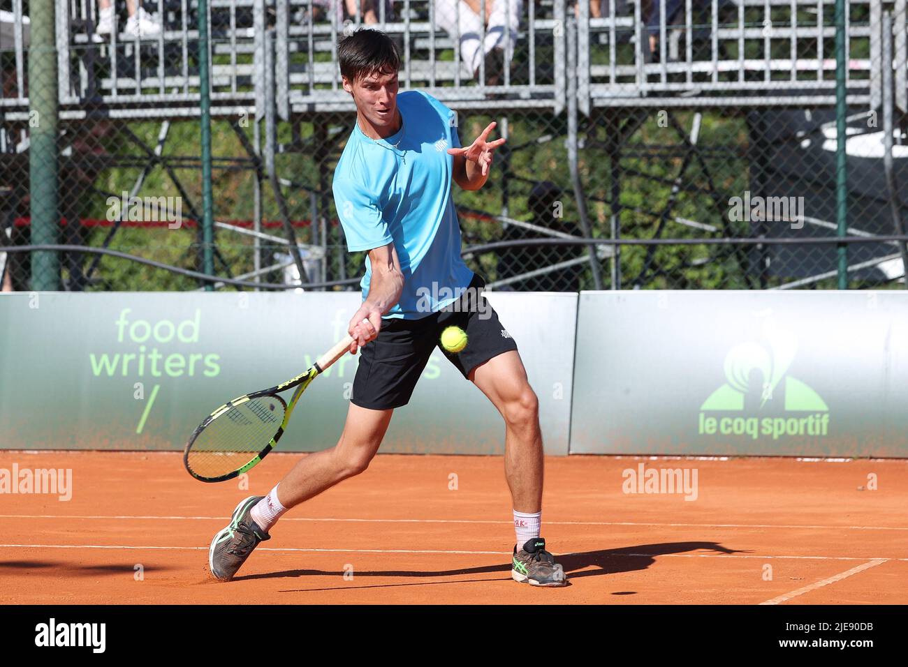 Mailand, Italien. 25.. Juni 2022. Italien, Mailand, 25 2022. juni: Fabian Morozsan während des Tennisspiels FRANCESCO PASSARO (ITA) gegen FABIAN MAROZSAN (RUS) Semifinale des ATP Challengers Milan im Aspria Harbour Club (Bild: © Fabrizio Andrea Bertani/Pacific Press via ZUMA Press Wire) Stockfoto