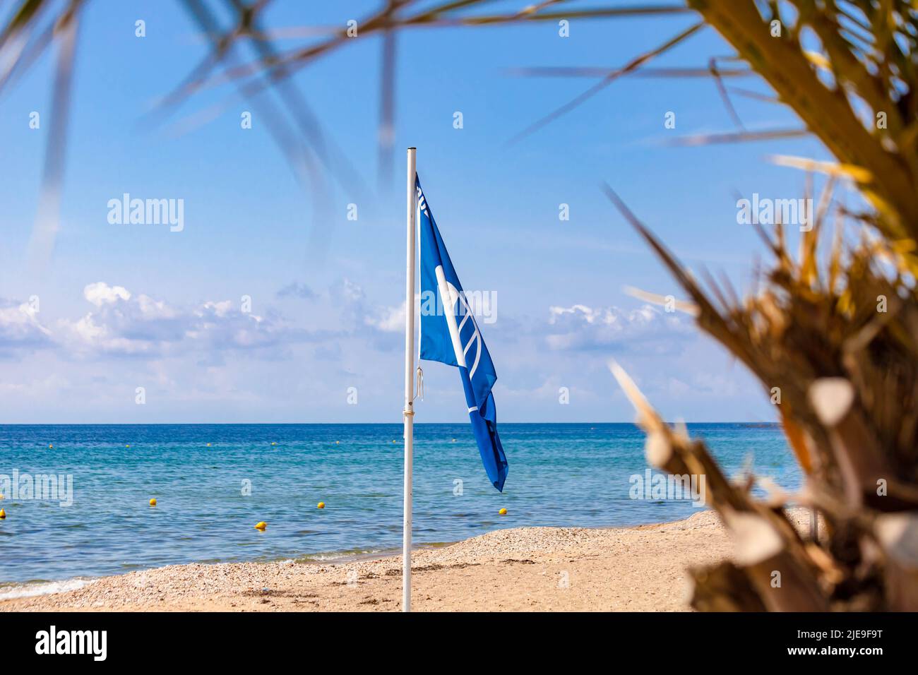 Blaue Flagge Zertifizierung Auszeichnung in Griechenland. Saubere Umgebung Stockfoto