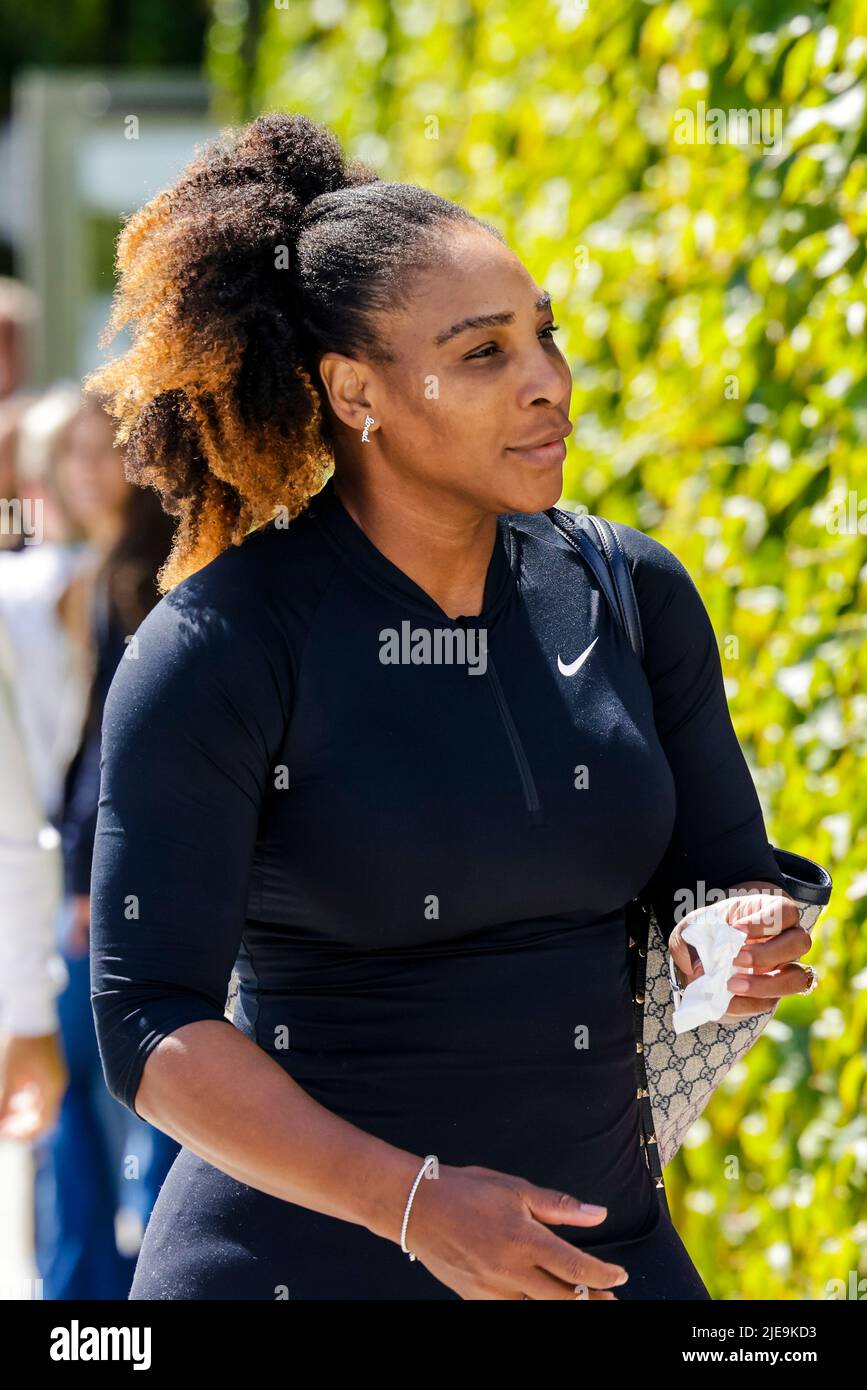 London, Großbritannien, 26.. Juni 2022: Serena Williams aus den USA vor den Wimbledon Tennis Championships 2022 im All England Lawn Tennis and Croquet Club in London. Kredit: Frank Molter/Alamy Live Nachrichten Stockfoto