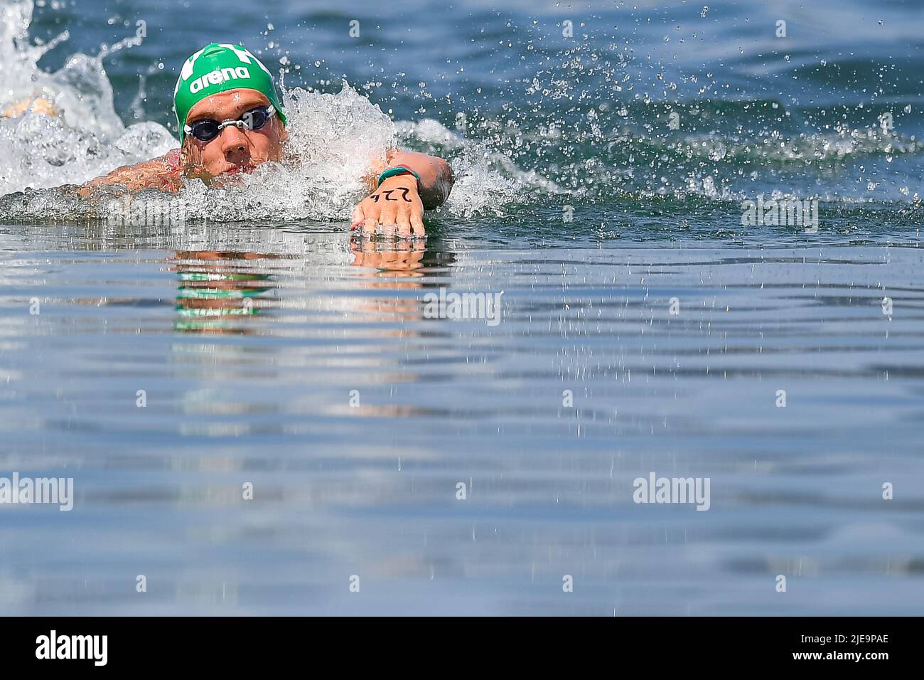 Budapest, Ungarn. 26.. Juni 2022. Team Ungarn RASOVSZKY Kristof HUN4x1500m Mixed Relay Final Open Water Swimming FINA 19. World Championships Budapest 2022 Budapest, Lupa Lake 26/06/22 Foto Andrea Masini/Deepbluemedia/Insidefoto Kredit: Insidefoto srl/Alamy Live News Stockfoto