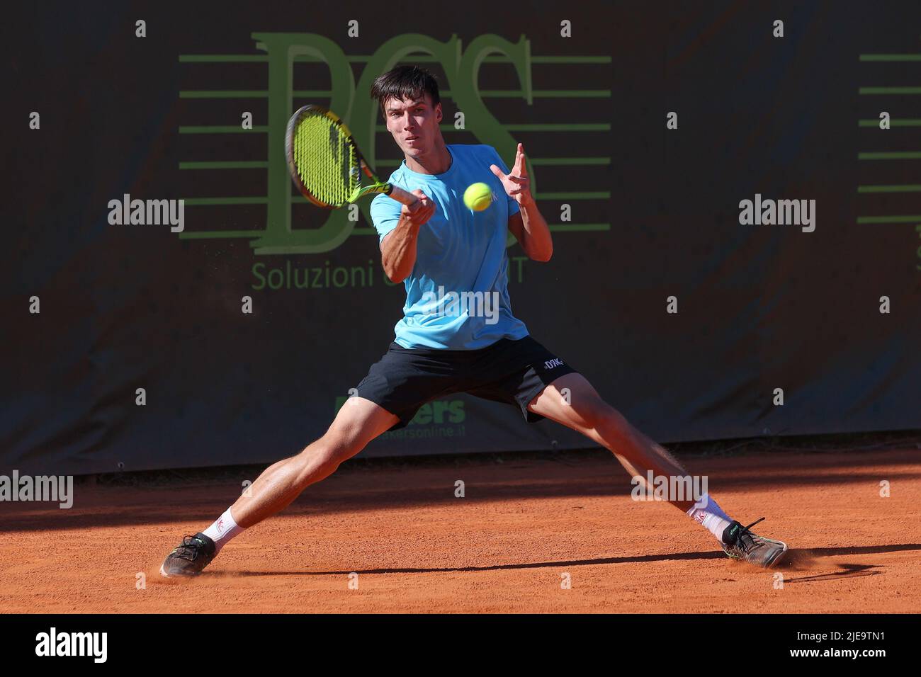 Mailand, Italien. 25.. Juni 2022. Italien, Mailand, 25 2022. juni: Fabian Morozsan während des Tennisspiels FRANCESCO PASSARO (ITA) gegen FABIAN MAROZSAN (RUS) Semifinale ATP Challenger Milan im Aspria Harbor Club (Foto von Fabrizio Andrea Bertani/Pacific Press/Sipa USA) Quelle: SIPA USA/Alamy Live News Stockfoto