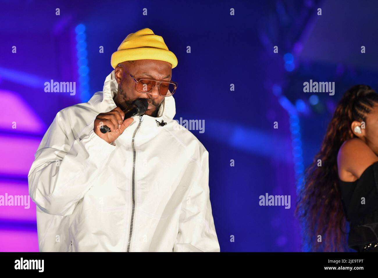 Will.i.am, Black Eyed Peas tritt während des Solidays-Festivals auf, das von Solidarité Sida auf der Rennbahn Paris-Longchamp in Paris, Frankreich, am 25. Juni 2022 organisiert wird. Foto von Christophe Meng/ABACAPRESS.COM Stockfoto