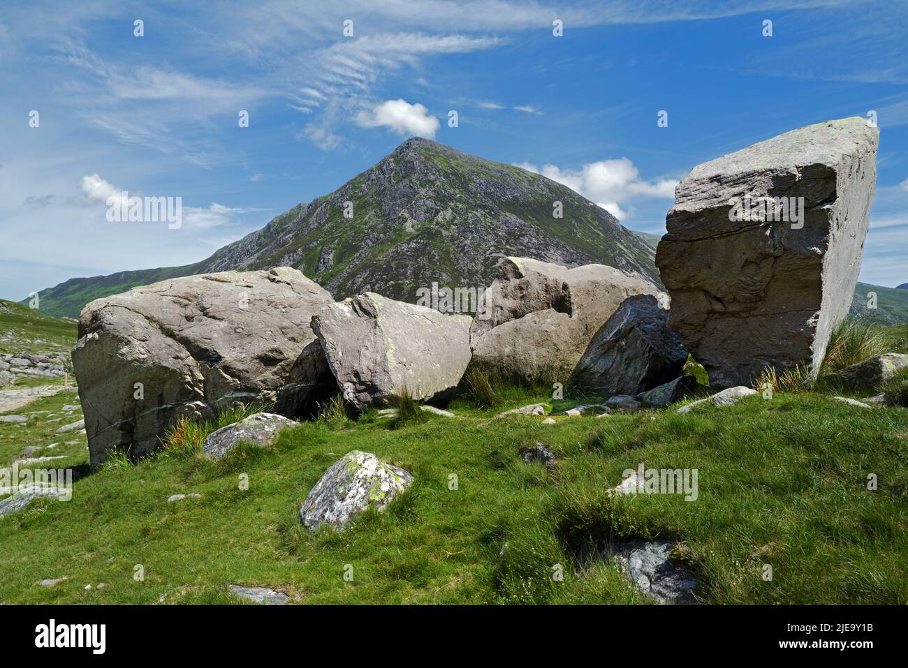 CWM Idwal (ein cirque oder corrie) befindet sich in der Glyder Range des Snowdonia National Park. Sie wurde 1831 und 1841 von Charles Darwin besucht. Stockfoto